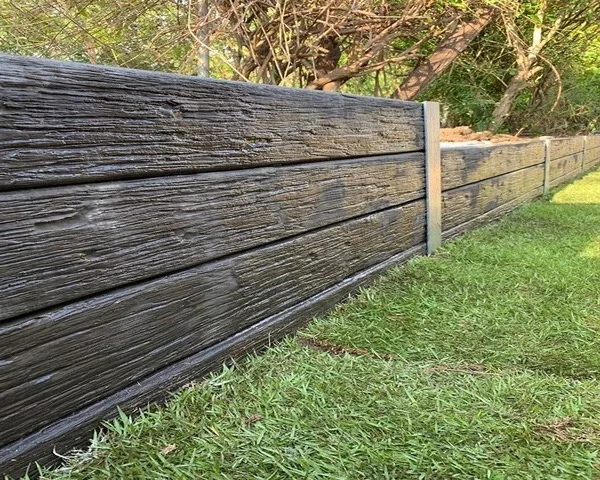 Concrete sleeper retaining wall with steel posts